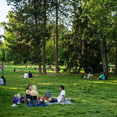 Apartman S Balkonem U Parku & 15 Minut Do Centra Brno Esterno foto