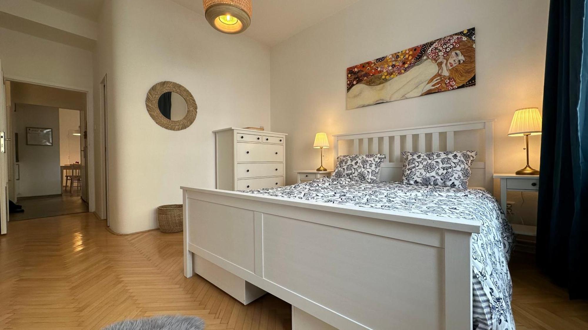 Apartman S Balkonem U Parku & 15 Minut Do Centra Brno Esterno foto