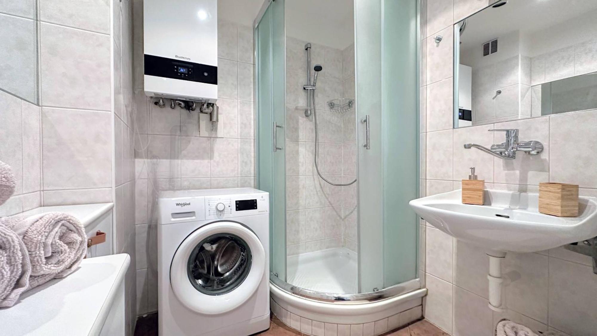 Apartman S Balkonem U Parku & 15 Minut Do Centra Brno Esterno foto